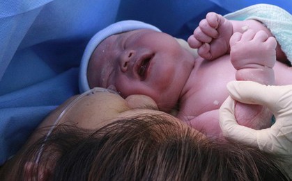 Sinh con "thuận tự nhiên" có thể dẫn đến chết người