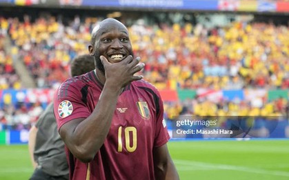 Lập "hat-trick" kỳ quặc nhất Euro, Lukaku vẫn chuộc lỗi trong ngày đội tuyển Bỉ xoay chuyển tình thế