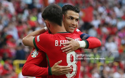 HLV tuyển Bồ Đào Nha hết lời ca ngợi Ronaldo: "Đó là điều phi thường!"