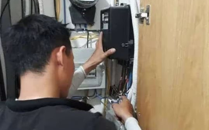Thấy dây điện lạ ở công tơ nhà dân, cảnh sát lần theo dấu vết, tóm gọn thủ phạm trộm hơn 20.000 kWh, thiệt hại tới 56 triệu đồng