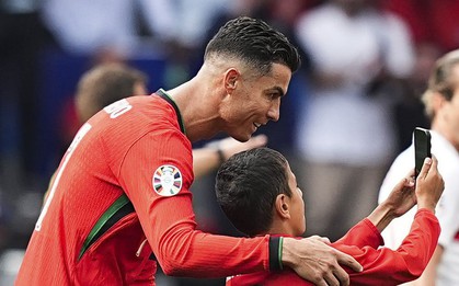 Cậu bé chụp ảnh cùng Ronaldo nhận án phạt nặng từ UEFA