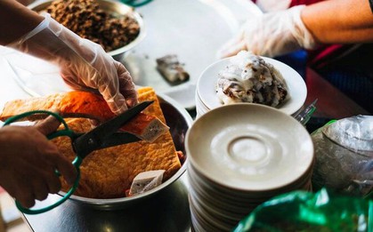 Quán bánh cuốn gia truyền 40 năm luôn đông khách ở Hà Nội, được Michelin đề xuất