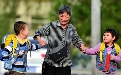 Con trai gần 40 tuổi không lấy vợ, mẹ đành sinh đôi để nối dõi tông đường