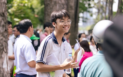 Kết thúc môn Văn thi vào lớp 10 TP.HCM: Thí sinh phấn khởi vì đề siêu ý nghĩa mà vừa sức
