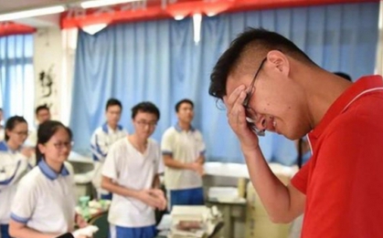 "Khóc thét" trước đề thi đại học môn Văn ở Trung Quốc 2024: Khó nhất thế giới về sự lắt léo và ẩn dụ, nhưng đầy tầng ý nghĩa