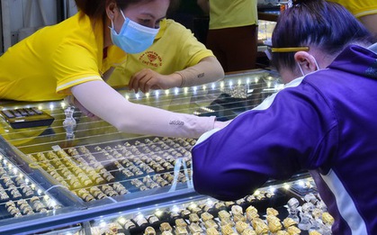 Giá vàng hôm nay, 8-6: Giảm mạnh, nhà đầu tư bán tháo