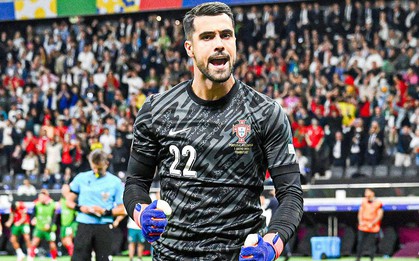 Chân dung siêu thủ môn cản phá 100% cú sút luân lưu tại Euro 2024, "cứu" Ronaldo khỏi vô vàn chỉ trích