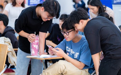 Chọn HUFLIT nguyện vọng 1, Gen Z "săn" học bổng 50% học phí toàn khóa