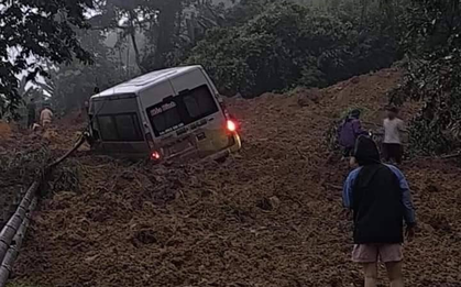 Vụ sạt lở đất vùi lấp xe khách ở Hà Giang: Đã tìm thấy 7 thi thể nạn nhân và 4 người bị thương