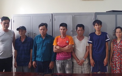 Bắt 8 người trong ngôi nhà có dấu hiệu bất thường