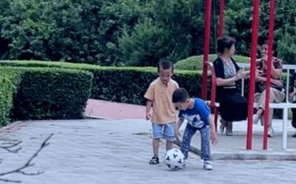 Một kiểu bắt cóc mới cực tinh vi đang âm thầm phổ biến: Hai đứa trẻ 6 tuổi biến mất, phụ huynh ngơ ngác không hiểu tại sao