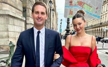 "Cô vợ tỷ phú đẹp nhất thế giới" xúng xính váy áo cùng ông xã đi dự khai mạc Olympic Paris 2024