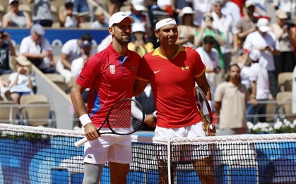 Huyền thoại Novak Djokovic có hành động đẹp trước đối thủ "truyền kiếp" Rafael Nadal, 2 "ông già" gây sốt Olympic Paris 2024