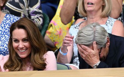 Vương phi Kate "muốn độn thổ" vì nhầm lẫn hài hước của bố tại Wimbledon