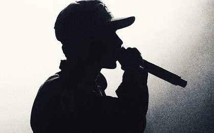 Điều tra khẩn nam rapper hành hung người đi đường