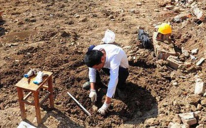 Nhặt được thanh sắt gỉ ở bờ ruộng, người đàn ông tự ý bán lấy tiền: Bỗng chốc vướng vào vòng lao lý, lĩnh án 10 năm tù