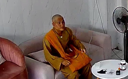 Giả người tu hành đi bán hương rồi sàm sỡ cô gái trong quán spa ở Hải Dương