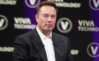 Bất kể ngày hay đêm, cứ cách nửa tiếng Elon Musk lại đăng một bài trên mạng xã hội