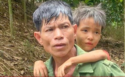 Người đàn ông kể phút lần theo tiếng khóc tìm bé trai mất tích 5 ngày trong rừng