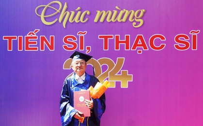 Cụ ông 74 tuổi vẫn lấy bằng thạc sĩ