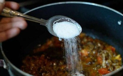Đầu bếp khách sạn cho thuốc chống tiêu chảy vào thức ăn: Cảnh sát vào cuộc, một người phải ngồi tù