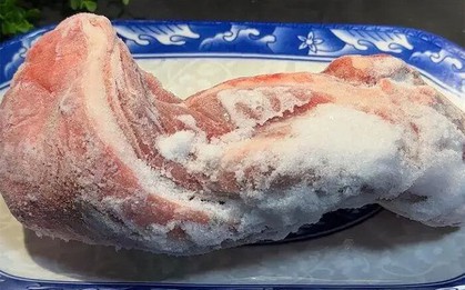 Mẹo rã đông thịt siêu tốc bằng giấm và muối