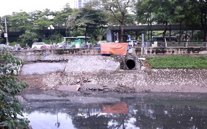 Nước sông Tô Lịch lại đen kịt, nổi váng sau ít ngày trong xanh