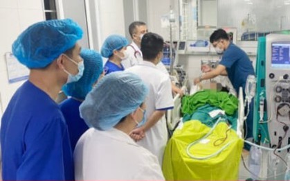 Kiểm tra bể chứa ngâm thực phẩm, 2 người bất tỉnh do ngộ độc khí