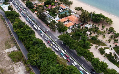 Nha Trang đông nghẹt du khách, ô tô xếp hàng dài trong ngày nghỉ lễ 2-9