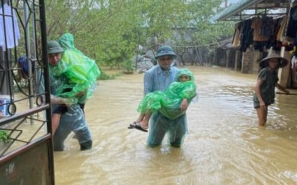 Chủ tịch Hà Nội yêu cầu cứu chữa miễn phí người bị thương do bão số 3 và mưa lũ