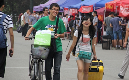 Nữ sinh lên thành phố nhập học tình cờ gặp "đàn anh" nhiệt tình ở ga tàu, 10 phút sau cô lập tức báo cảnh sát
