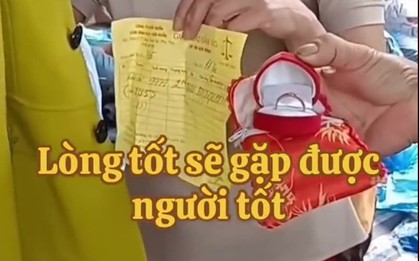 Bỏ quên 1 chiếc nhẫn vàng trong túi rồi mang áo đi cho, người tìm thấy có hành động gây bàn tán không ngớt