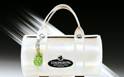 Mẫu túi collab siêu hot mùa hè 2024 gọi tên Sparkling Bag của Ther Gab x Strongbow