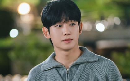 Phim của Jung Hae In bị tẩy chay vì “xúc phạm cả một châu lục”, netizen phẫn nộ “biên kịch không học địa lý hả?”