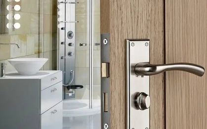 Giải cứu nữ du khách nước ngoài hoảng loạn vì mắc kẹt trong nhà vệ sinh tại nhà nghỉ ở TP.HCM