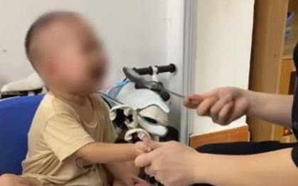 Tìm trường mầm non cho con, phụ huynh Hà Nội ngỡ ngàng khi thấy clip cô giáo đánh trẻ được đăng bởi chính tài khoản Facebook của trường?