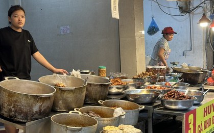 Chợ nhà giàu phố cổ ế khách, bất ngờ giá thực phẩm trong siêu bão