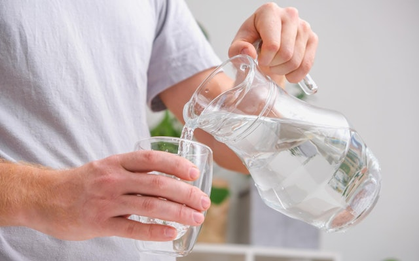 Uống nước theo cách này 1 năm, nam sinh 16 tuổi phát hiện mắc ung thư não
