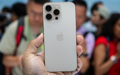 Ảnh thực tế iPhone 16 Pro Max vừa ra mắt