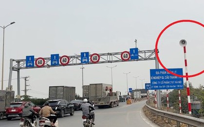 Chủ xe đi trên cầu Thanh Trì bất ngờ với tiếng loa ‘át’ tiếng còi xe