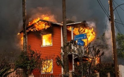 Nguyên nhân thảm họa cháy rừng ở California có thể do điện?