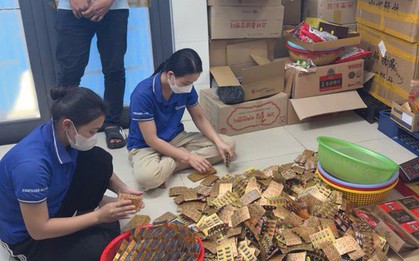 Phá đường dây sản xuất thuốc giả "khủng" ở TPHCM, huy động 11 xe tải chở tang vật
