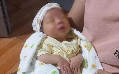 Bé gái sơ sinh bị bỏ rơi ở TP.HCM, lời nhắn trong tờ giấy khiến nhiều người nghẹn lòng: "Em là sinh viên không nuôi được con"