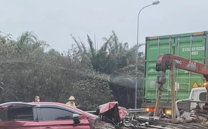 Tai nạn liên hoàn giữa 4 ô tô trên Đại lộ Thăng Long