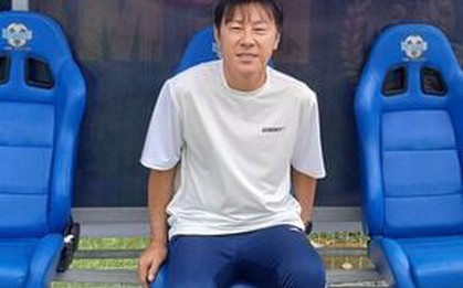 Chờ nhận bồi thường, HLV Shin Tae-yong ở lại Indonesia đóng phim