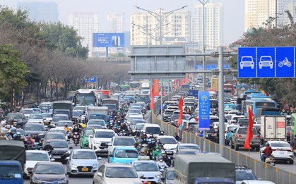 Chính thức kết thúc ngày làm việc cuối cùng trước kỳ nghỉ Tết và đây là cảnh tượng trên đường phố lúc này!