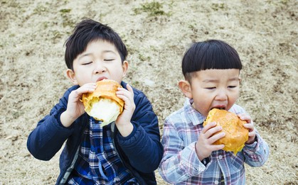 Trẻ ăn vặt và không ăn vặt từ nhỏ lớn lên sẽ có sự khác biệt một trời một vực, cha mẹ TUYỆT ĐỐI đừng xem nhẹ!