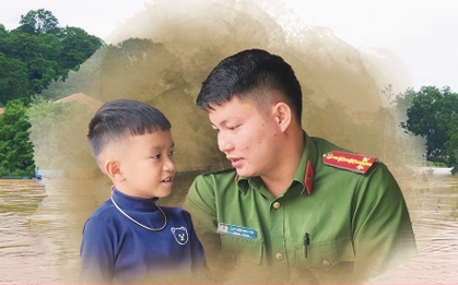 Đại úy và con nuôi mất người thân trong lũ dữ
