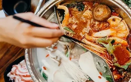 Dùng sai đũa khi ăn lẩu dễ ngộ độc và ung thư bàng quang: Bác sĩ chỉ ra ưu nhược của từng loại đũa