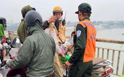 Buồn chuyện gia đình, mẹ đèo con trai lên cầu Chương Dương định tự tử